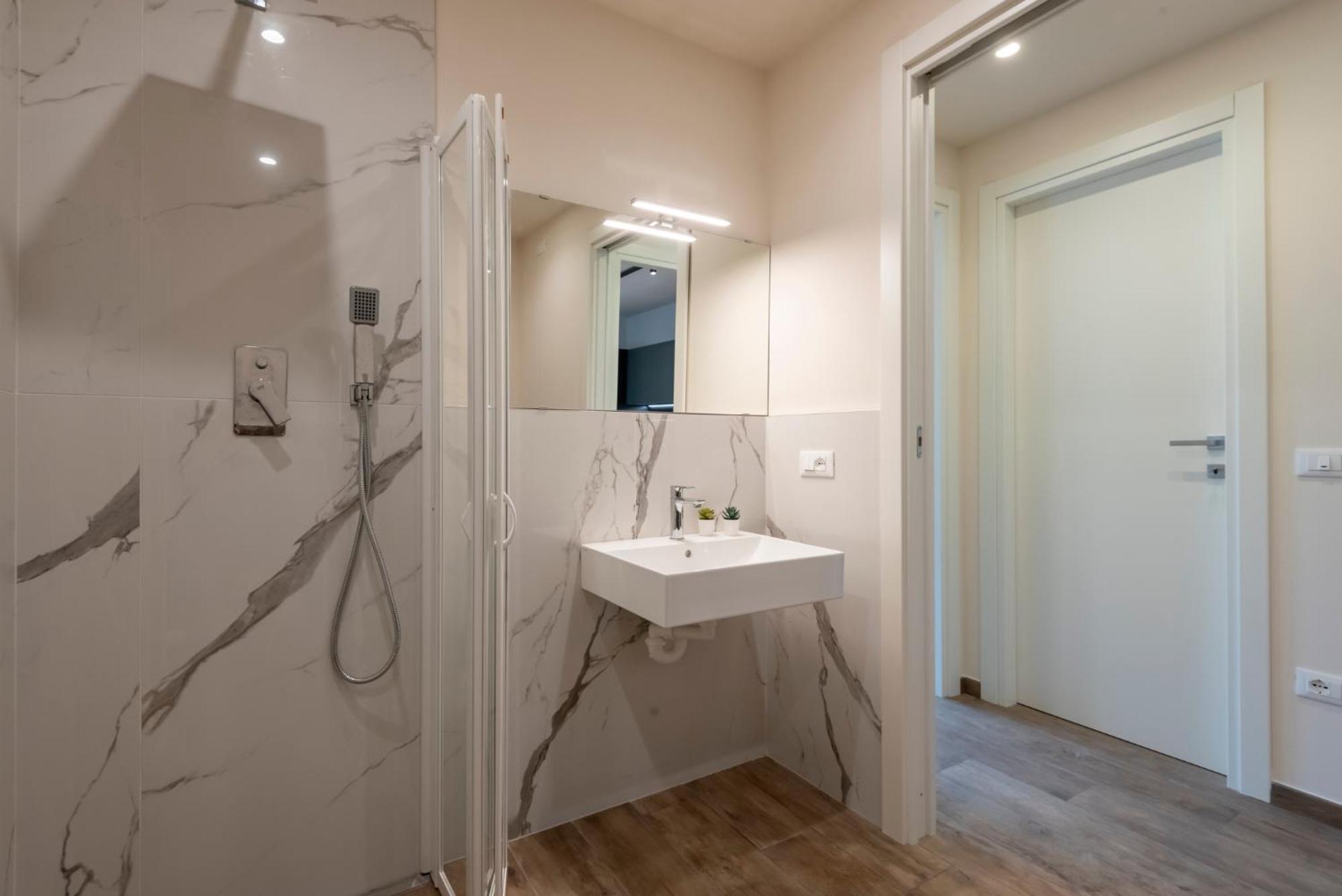 Iarsera Rooms And Apartment ลุคคา ภายนอก รูปภาพ